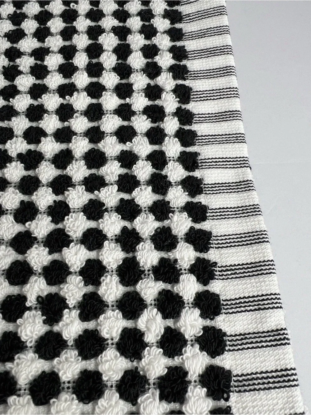 Donna Karan New York DKNY Bath Towel Set - Black White Textured - 4 Peice NEW